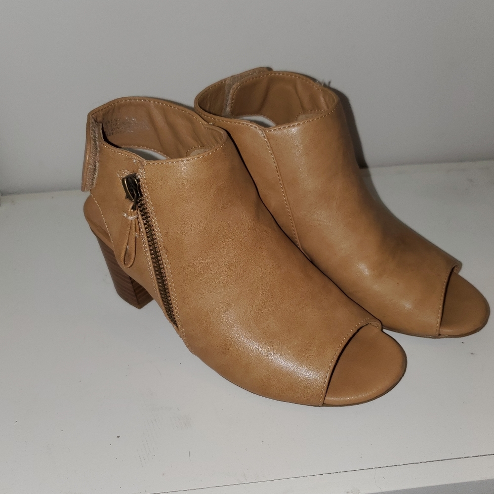 Yuu tan bootie